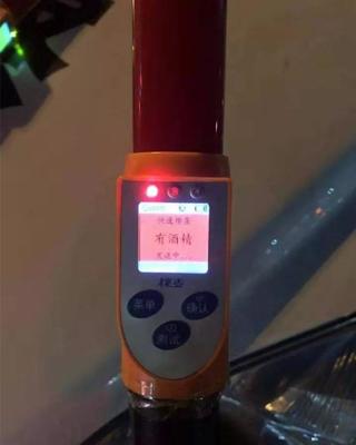 外賣小哥醉駕電動車不聽勸，竟揮拳相向阻礙執法？后果很嚴重！酒精檢測儀揭真相
