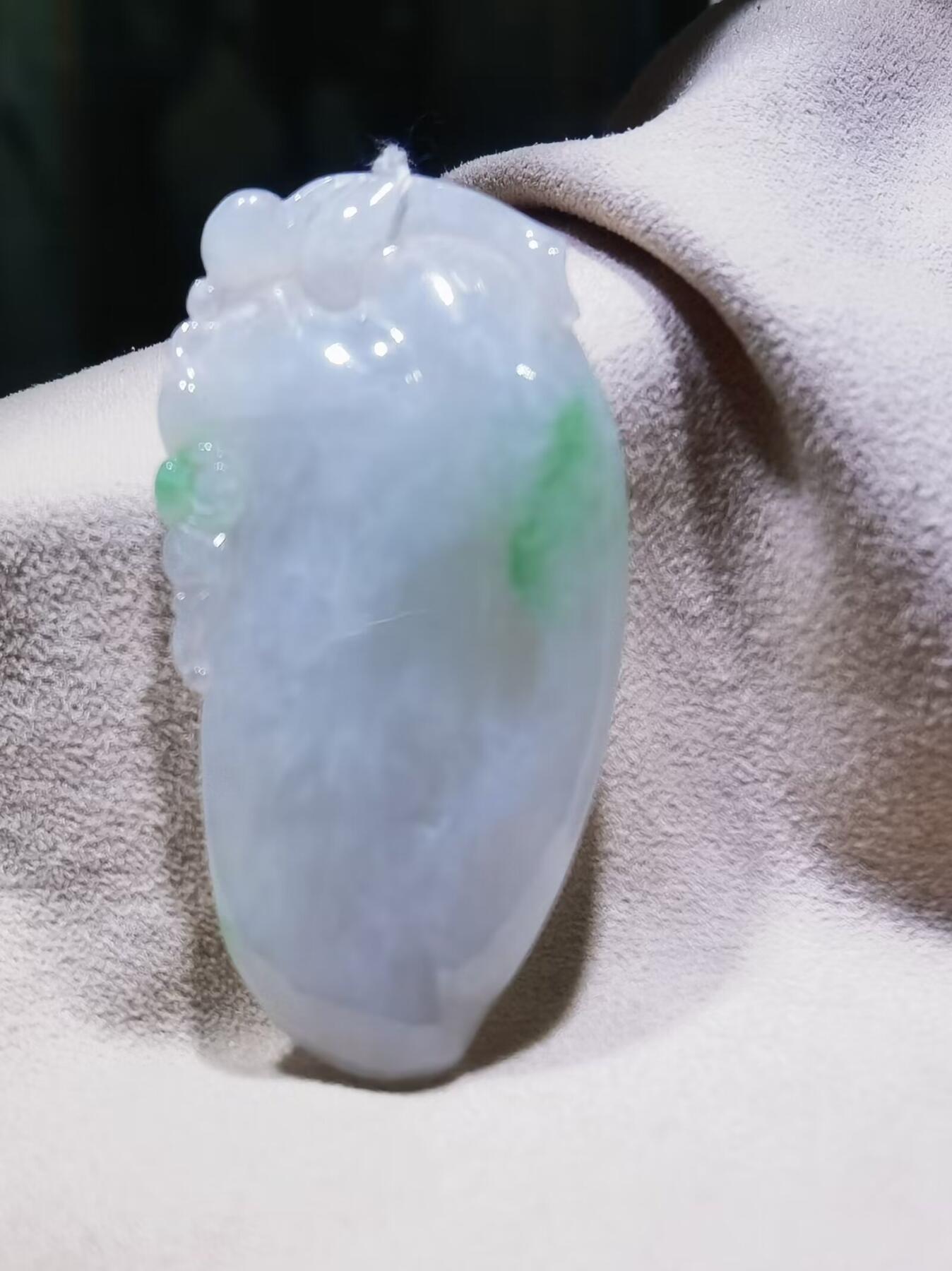 純天然翡翠富瓜 白底漂陽(yáng)綠，水潤(rùn)通透的珍品鑒賞